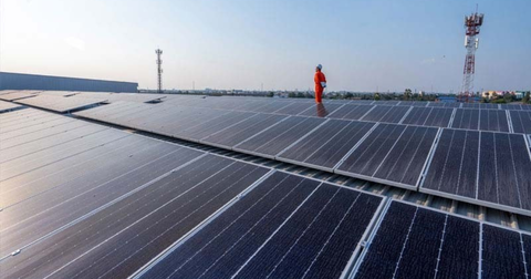 Schneider Electric presenta la sua offerta integrata per le infrastrutture di distribuzione elettrica degli impianti fotovoltaici: soluzioni digitali per una gestione efficiente, sostenibile e conforme