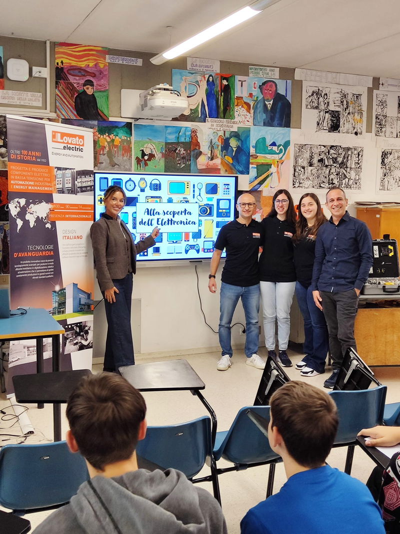 LOVATO Electric ed EUTRON portano l’elettronica nelle scuole medie per orientare i giovani verso le professioni tecniche.