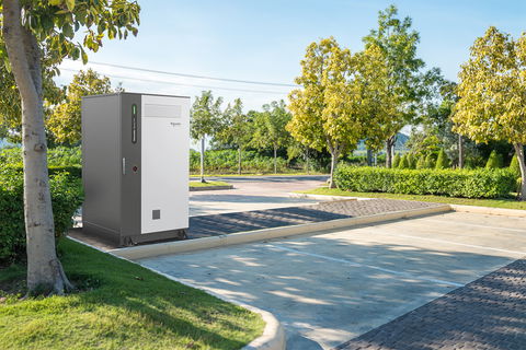 Schneider Electric annuncia Schneider Boost Pro, la nuova batteria per l’accumulo dell’energia  per una gestione energetica avanzata degli edifici