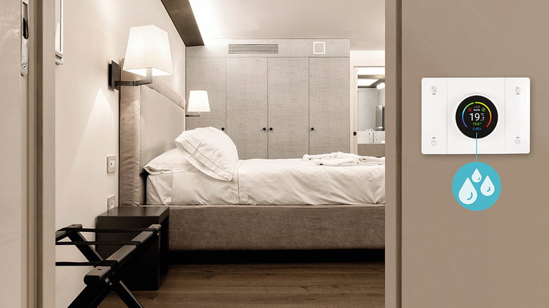 I cronotermostati AVEbus e connessi si aggiornano:  arrivano il “Controllo Umidità” e la "Funzione Hotel"