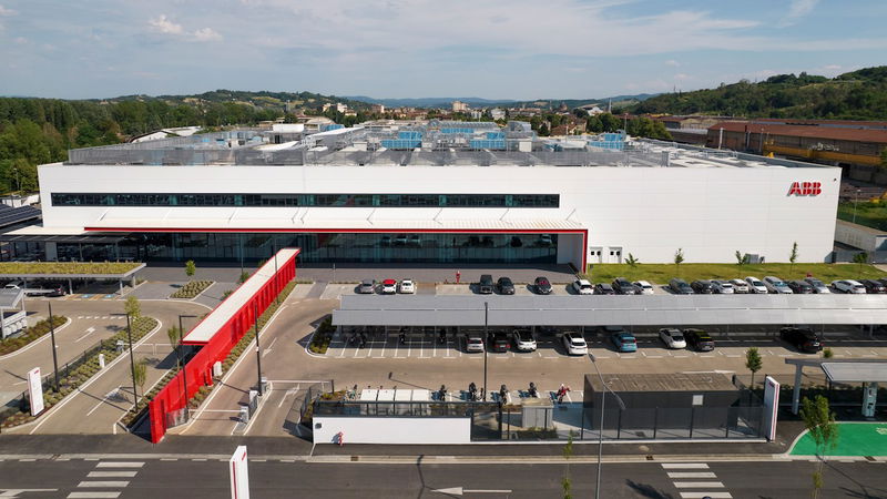 ABB E-mobility inaugura il suo più grande impianto di produzione  di stazioni di ricarica in corrente continua in Italia