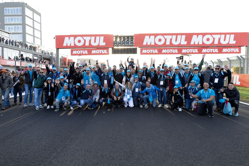 Clone of MOTOGP: LA CURVA AZZURRA COMOLI FERRARI ALLA TAPPA CONLCUSIVA DI VALENCIA