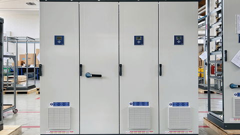 Produzione del vetro: la soluzione su misura per un rifasamento ottimale