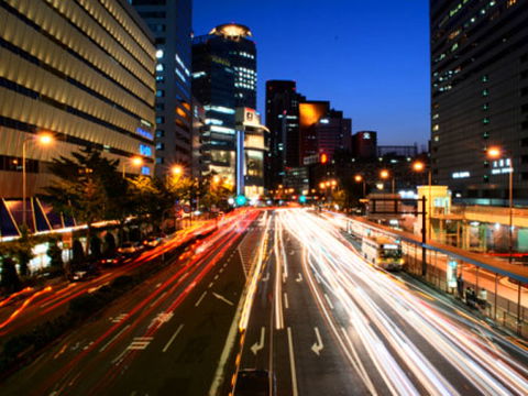 SISTEMI DI ILLUMINAZIONE CONNESSI, INTEGRATI E SOSTENIBILI: INCONTRO SIGNIFY E SCHNEIDER