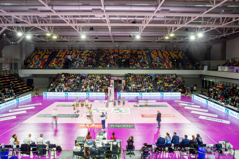 Palazzo Wanny ha scelto i prodotti di illuminazione LED Philips di Signify, per soddisfare i requisiti della Lega Pallavolo Serie A e garantire la migliore esperienza durante gli eventi e le gare di rilievo sia nazionale che internazionale