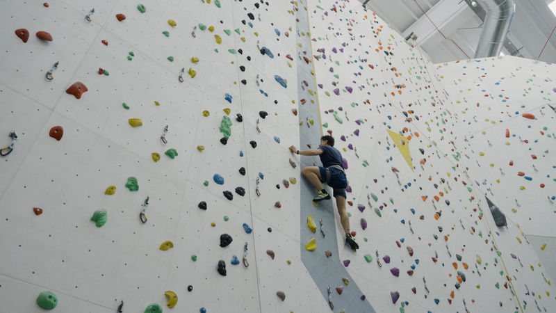 La palestra di arrampicata Level 24 sceglie le soluzioni di illuminazione di emergenza Schneider Electric