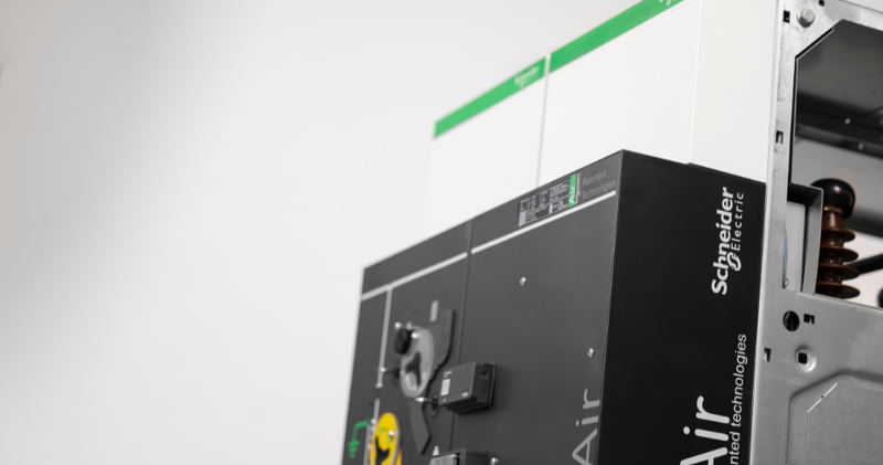 Il quadro di media tensione SM AirSeT di Schneider Electric incontra sempre più consensi in svariati settori  grazie alla sua innovativa tecnologia e all’aderenza  con le normative europee