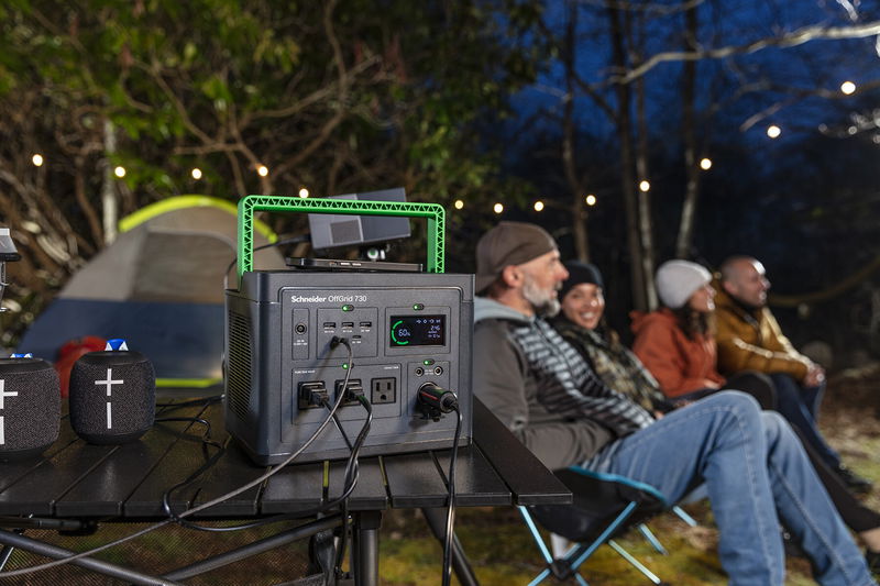 Schneider Electric presenta Schneider OffGrid, la stazione di alimentazione portatile pensata per l’outdoor e l’uso quotidiano