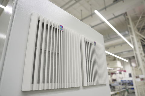 Nuova generazione di ventilatori-filtro: sicurezza operativa per gli armadi
