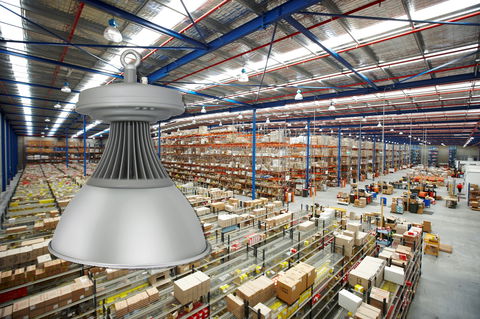 LED high bay luminaire: reduce energy consumption and maintenance costs
