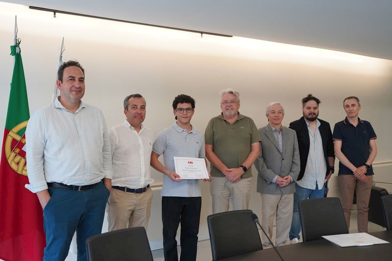 Estudante da Universidade de Coimbra distinguido pela multinacional ABB