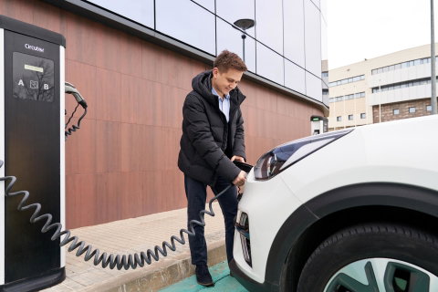 A acumulação de energia com carregamento de veículo elétrico