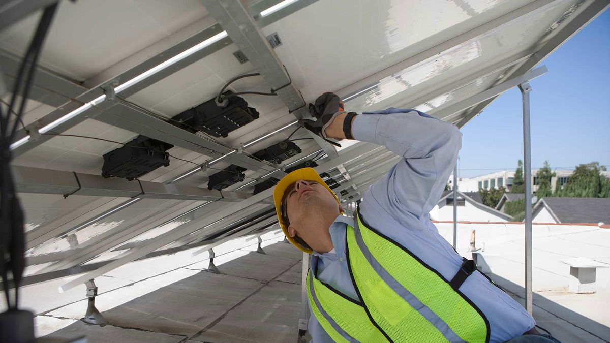 Instalações com autoconsumo e o seu efeito sobre os sistemas de compensação de energia reativa