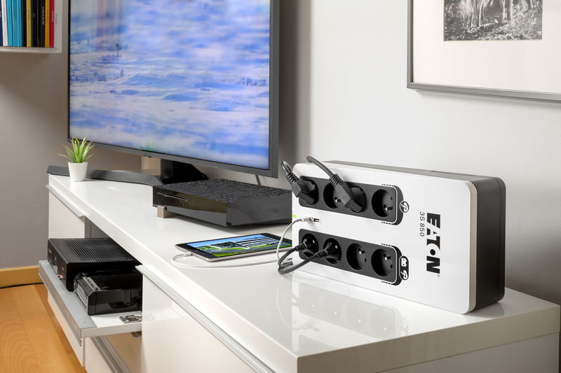 Precisa de uma UPS? As 9 dicas da Eaton para não gastar dinheiro em vão e comprar a UPS perfeita para sua casa ou escritório