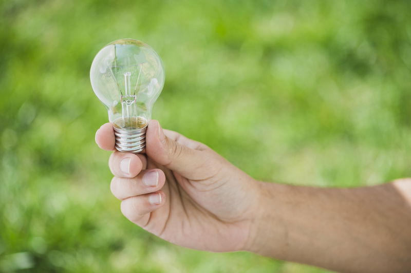 6 dicas para poupar na conta da luz este verão