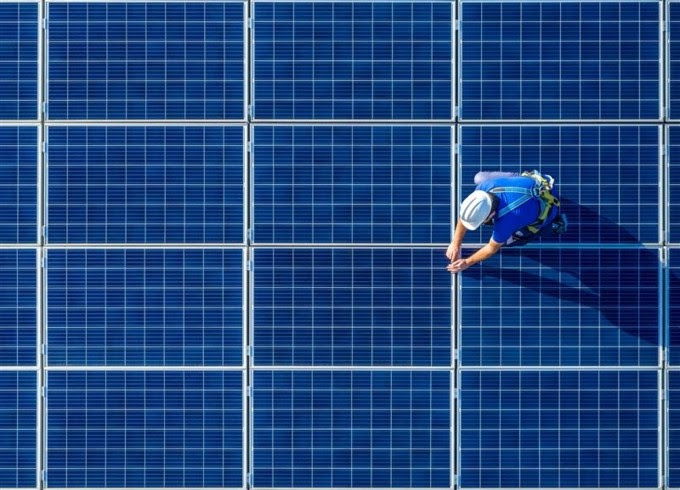 Programa Energize da Schneider Electric apoia quatro empresas globais de cuidados de saúde num PPA multi-comprador para obter eletricidade renovável a longo prazo