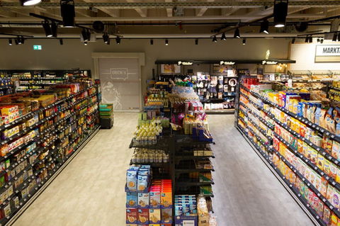 Signify lança nova iluminação para o retalho Philips Storeflow, sistemas de controlo de iluminação híbrida Interact e luminárias feitas a partir de materiais de desperdício