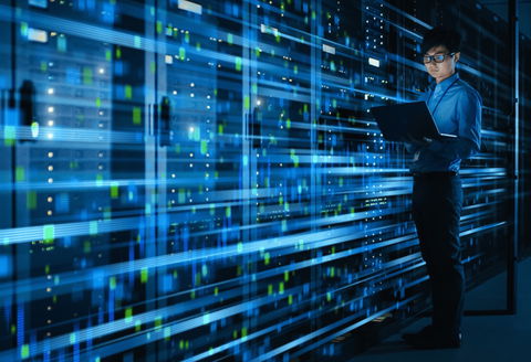 UPS tolerantes à IA: a primeira linha de defesa na resiliência dos centros de dados