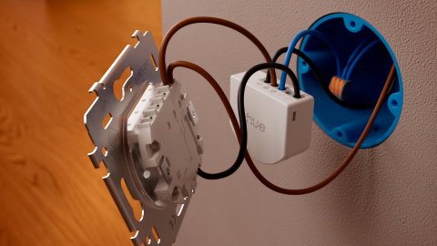 Philips Hue expande o seu portfolio de iluminação inteligente com novos interruptores com fios, Candeeiros Play e Lâmpadas de próxima geração