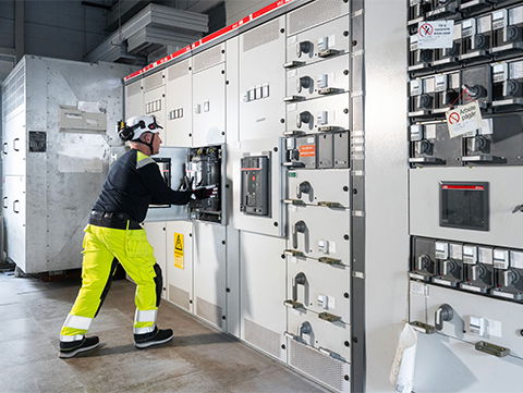 Gör som Mälarenergi och maximera livslängden på ditt företags ställverk med hjälp av ABB:s retrofitlösningar 