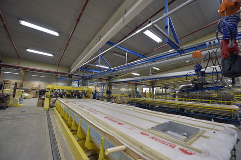 Älvsbyhus utnyttjade en paus i produktionen – bytte 1000 kvicksilverlysrör till energisnåla LED-lysrör