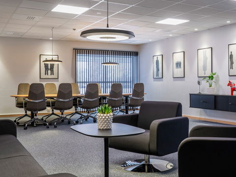 Belyst konferensrum med extra allt!