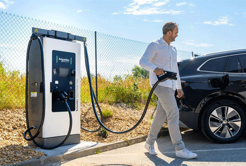Schneider Electric satsar på robust snabbladdning för elbilar och tunga fordon