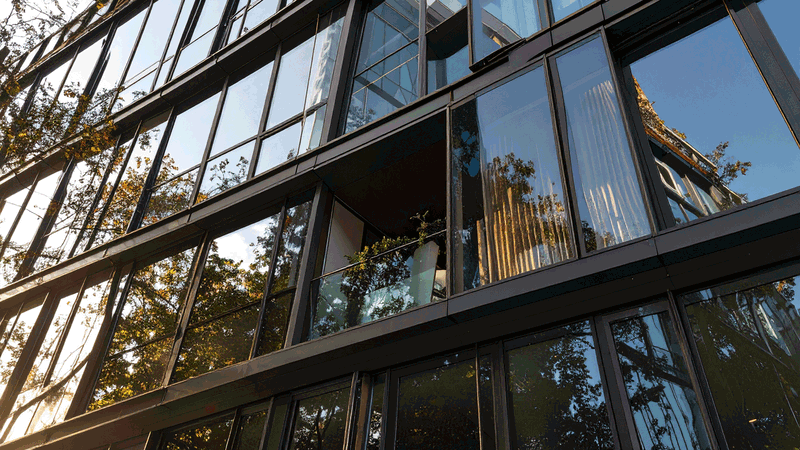 Rapport från Schneider Electric visar: Regelverk tvingar fastighetsbranschen att snabbt moderniseras – men vem ska betala?