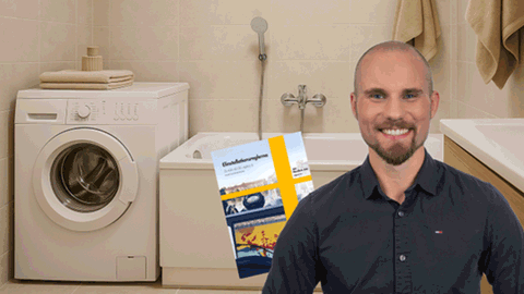 Får en tvättmaskin placeras mot en badkarskant eller intill en dusch?