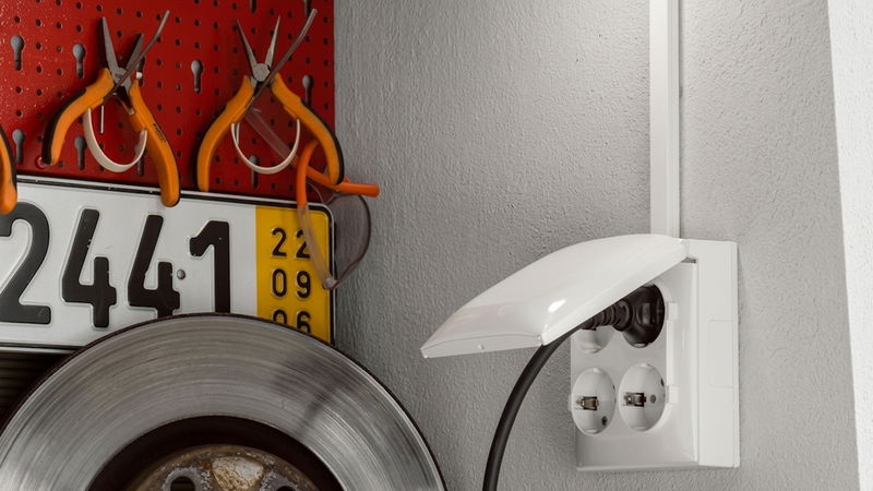 SIMON X4: Marknadens enda 4-vägsuttag IP44