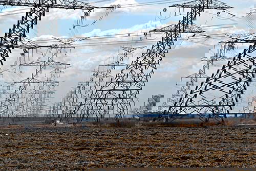 Yüksek gerilim enerji nakil hatlarında koruma topraklaması direnç değeri en fazla ne olmalıdır?