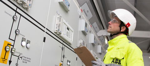 ABB and UK Power Networks switch to a sustainable future with the world’s first 36 kV double bus bar AirPlus™ switchgear