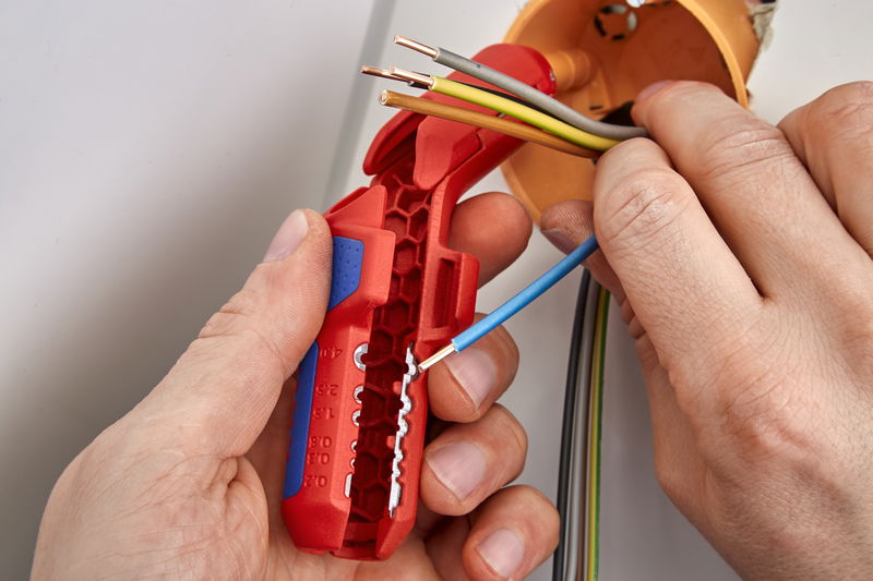 KNIPEX ErgoStrip: A favourite with electricians