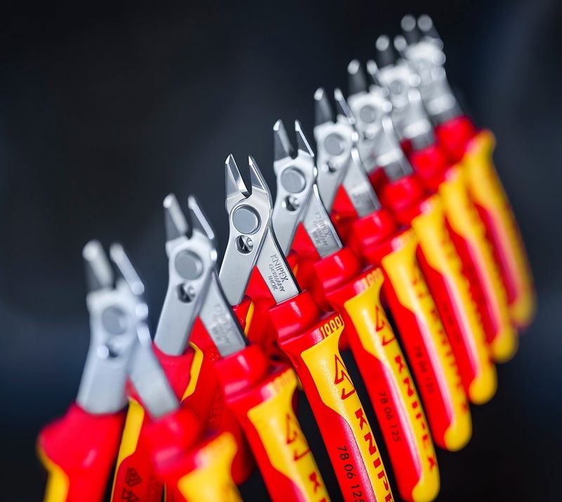 VDE-tested precision pliers for ultra fine cutting work – The KNIPEX Electronic Super Knips® VDE