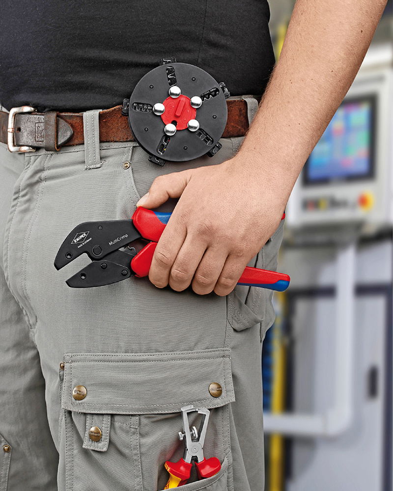 Crimping dies changed quickly and easily without any additional tool