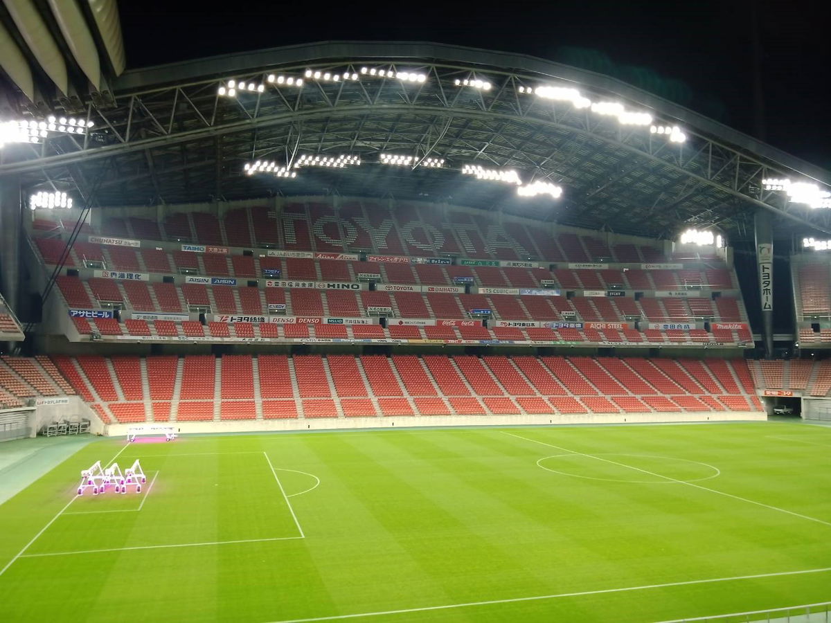 Aichi’s Toyota Stadium is Japan’s first to install Signify’s LED pitch lighting using robotics