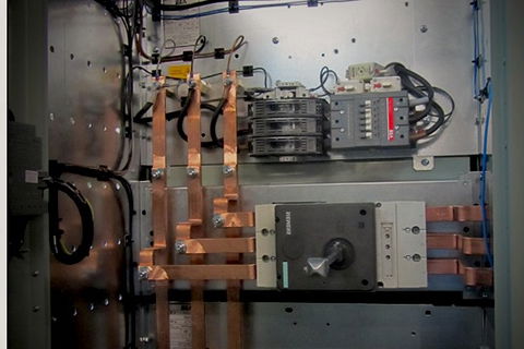 Q & A of the Day – Does this metal enclosure layout meet the requirements for protection against direct contact?