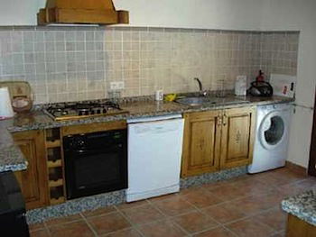 Q & A of the Day – Is this spur off a ring in a kitchen arrangement acceptable?