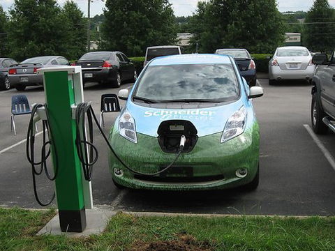 Adaptability and flexibility of a charging station for electric vehicles