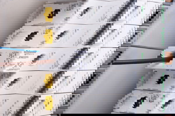 Want to try the new wireless monitoring innovation from Schneider Electric?