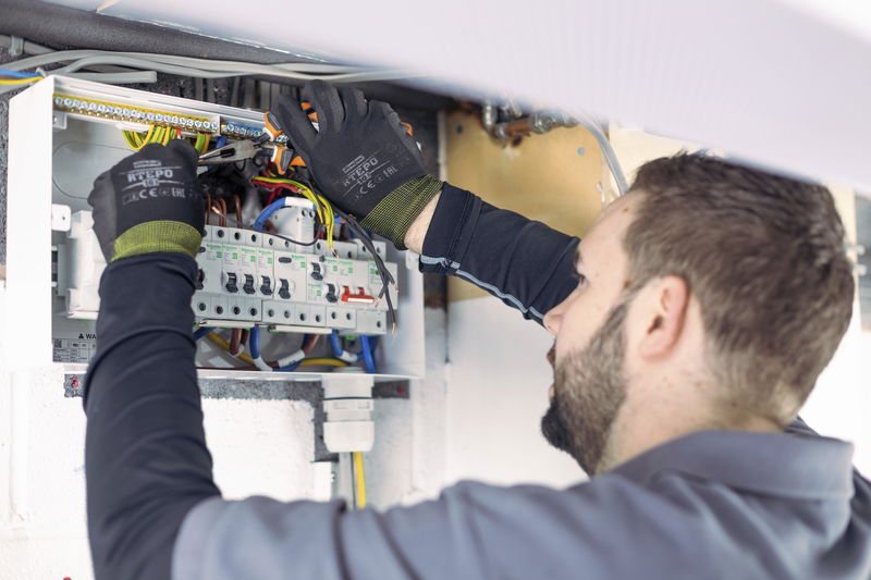 Schneider Electric Launch Easy9 Compact Consumer Unit