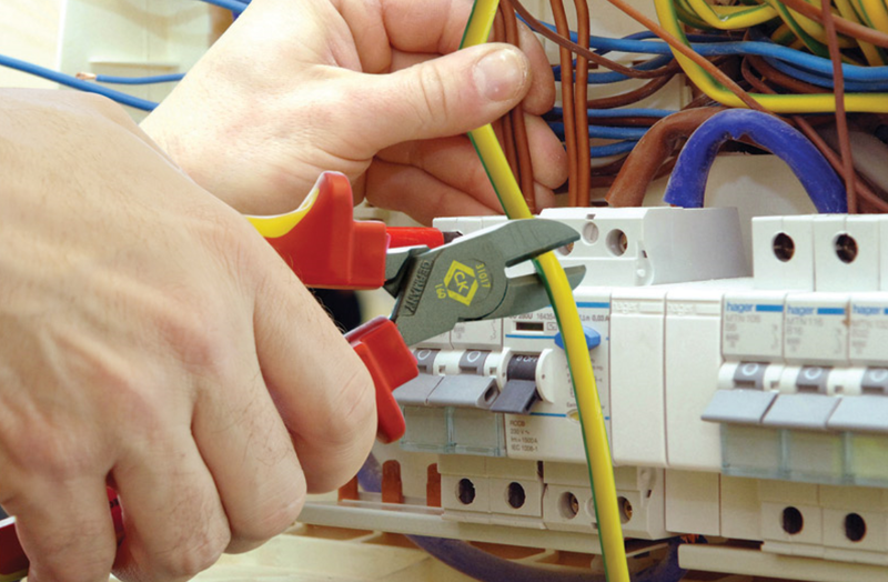 Four VDE hand tools that are a cut above