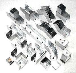30-08-2004  Lighting trunking coupling system