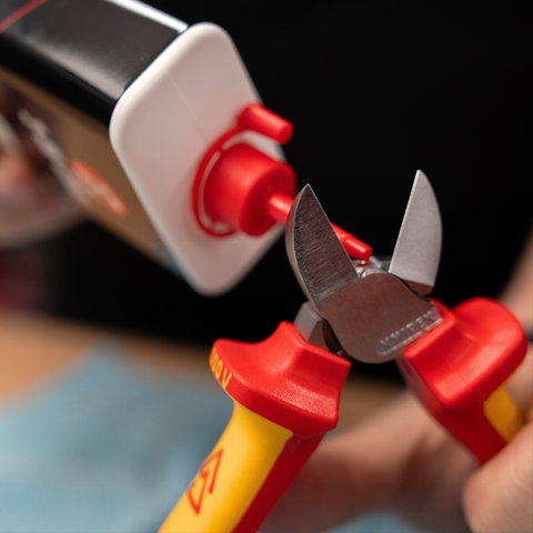 Look after your VDE tools with KNIPEX