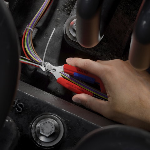 Tight spaces? No problem! The new KNIPEX Slim Knips